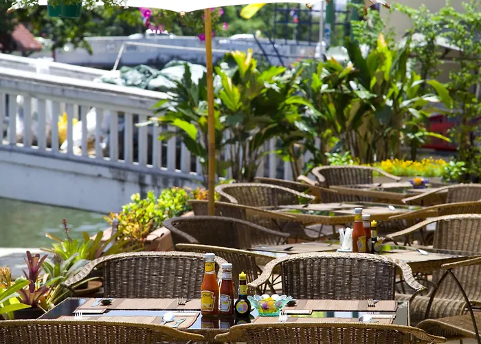 Korbua House 3*