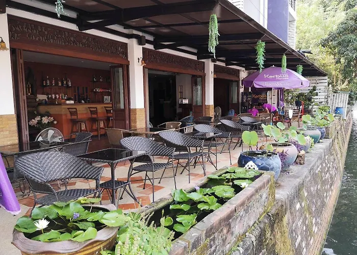 Korbua House Hotel