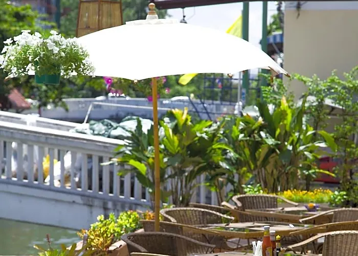 Korbua House 3*